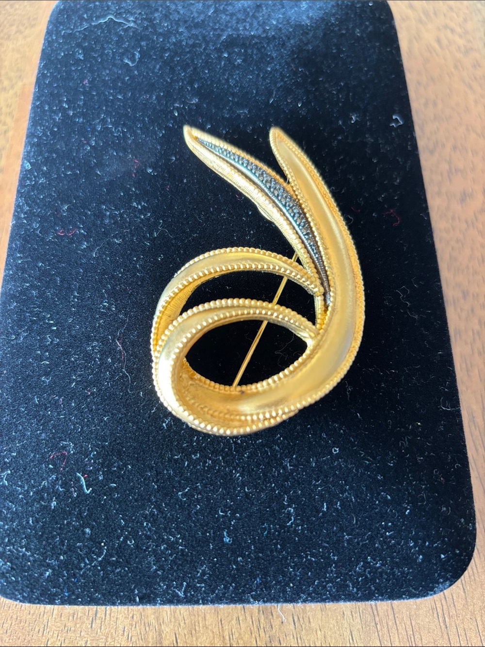 Judith Jack Gold-Tone Ribbon Loop Brooch - Picture 3 of 3